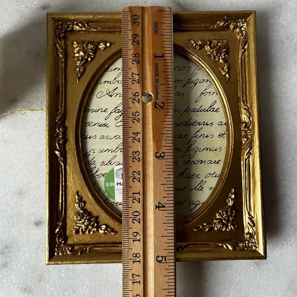 Baroque-style photo frame by Euromarchi, Italy gold ornate oval opening NEW…wood